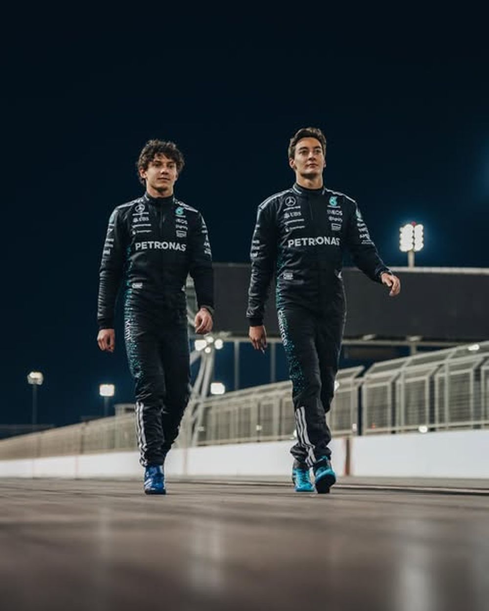 George Russell y Kimi Antonelli, pilotos de Mercedes