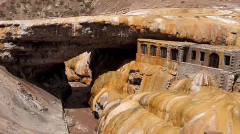 Los Andes | En Puente del Inca ya comenzó a trabajarse en la logística de ordenamiento. Tienen pensado llamar a licitación en julio para iniciar los principales trabajos en octubre. Foto: Archivo
