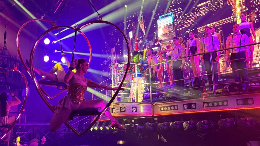 Coco Bongo combina shows en vivo, música y acrobacias en una de las noches más famosas de Punta Cana.