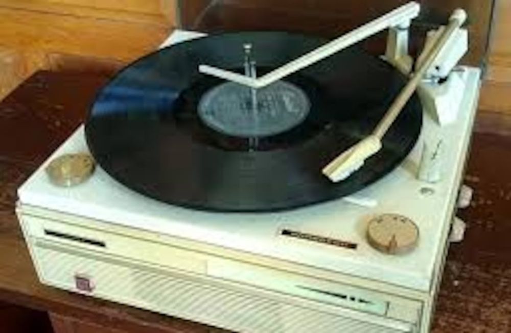 Los discos de pasta, Zorba el griego  y el piano intocable