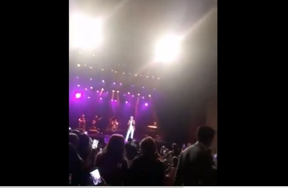 Sergio Denis se cayó de un escenario mientras cantaba y está internado en grave estado