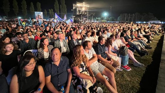 Maipú reemplazó el palco de autoridades por miembros destacados de la comunidad