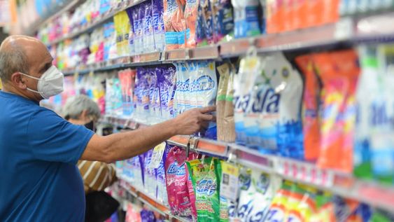 La gente busca y elige, y muchas veces se anima a comprar productos de marcas menos reconocidas. (Javier Ferreyra)