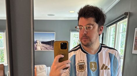 McLovin mostró su apoyó a la Selección Argentina antes del partido vs Inglaterra