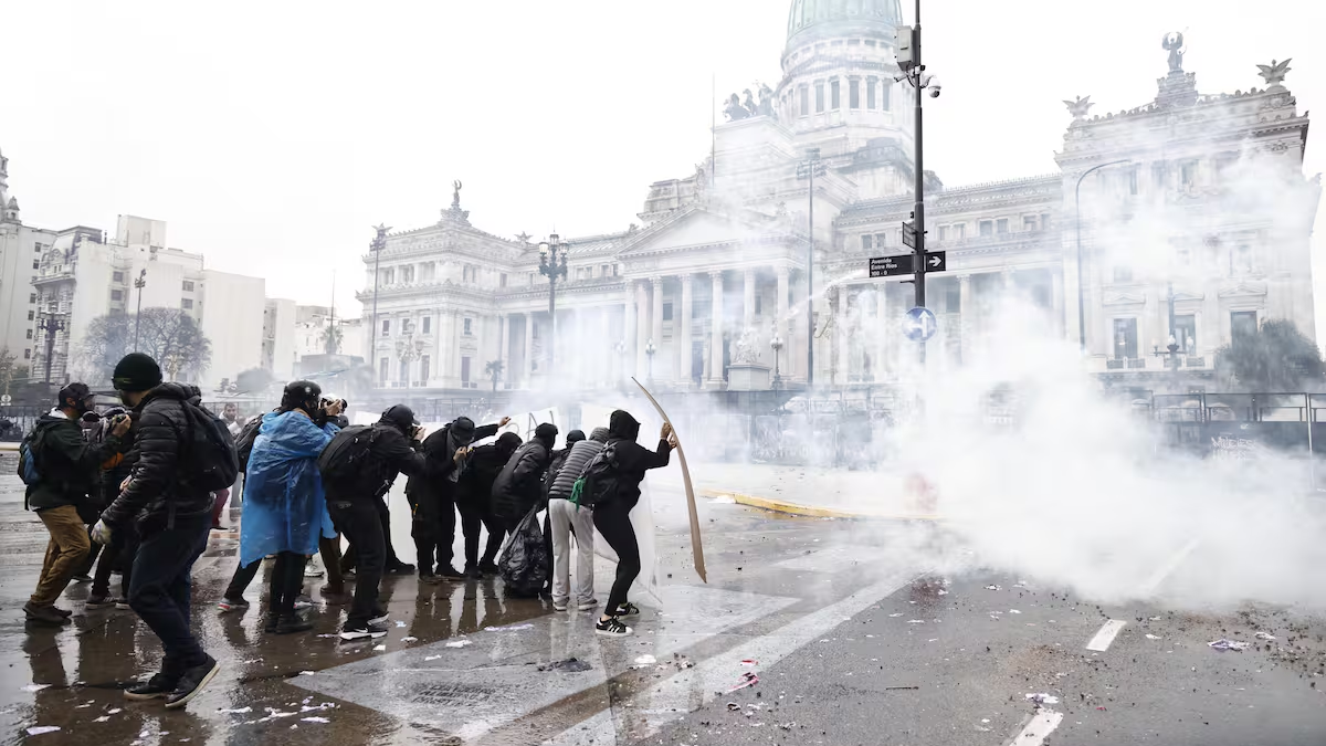 Marcha Universitaria: el Gobierno denunció qué encapuchados causaron daños en el Congreso por $90 millones