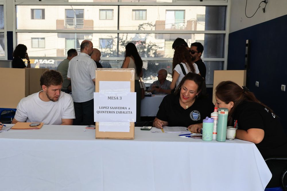 Arrancaron las elecciones en Godoy Cruz: los primeros votos. 