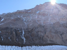 Salida del Sol detrás de la cumbre del Aconcagua durante el solsticio de verano. Foto: Gentileza Miguel Doura