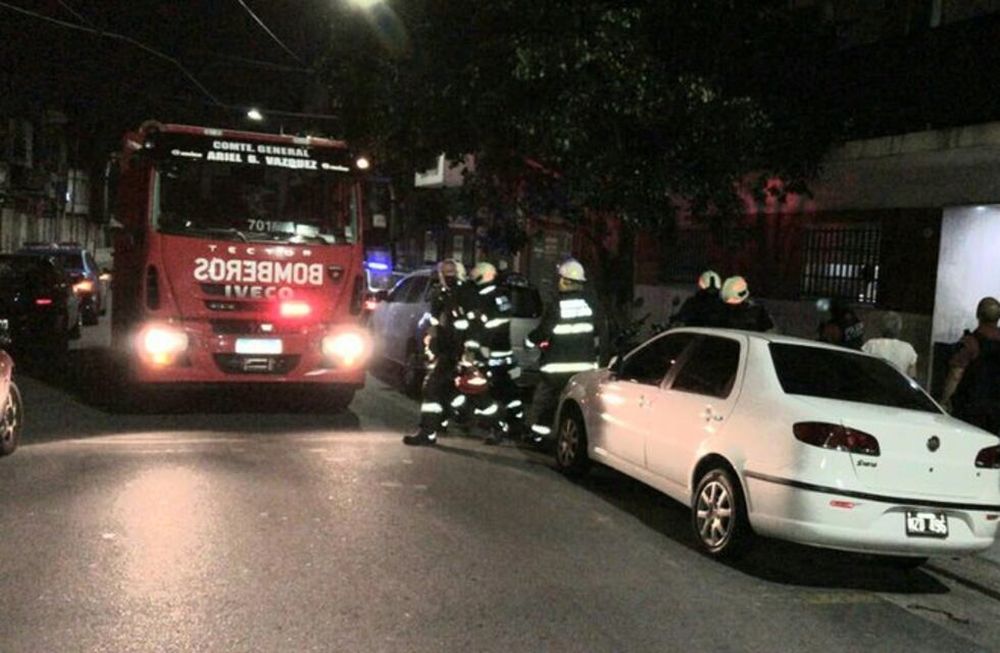 Los pequeños estaban encerrados en un departamento ubicado en el barrio de Flores. Foto: Gentileza / EmergenciasBA