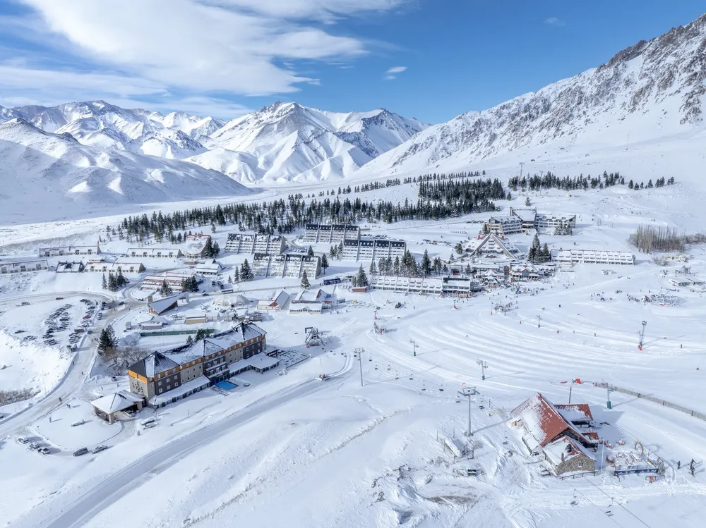 Una imprevista nevada en Las Leñas extiende el cierre de temporada