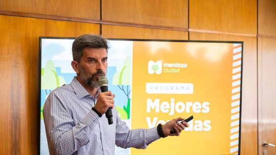 Ulpiano Suarez lanzó el programa Mejores Veredas