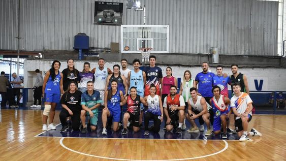 Todos los equipos del básquet masculino y femenino de Superliga, lanzaron el próximo Torneo Apertura. / Gentileza: Andres Arequipa.