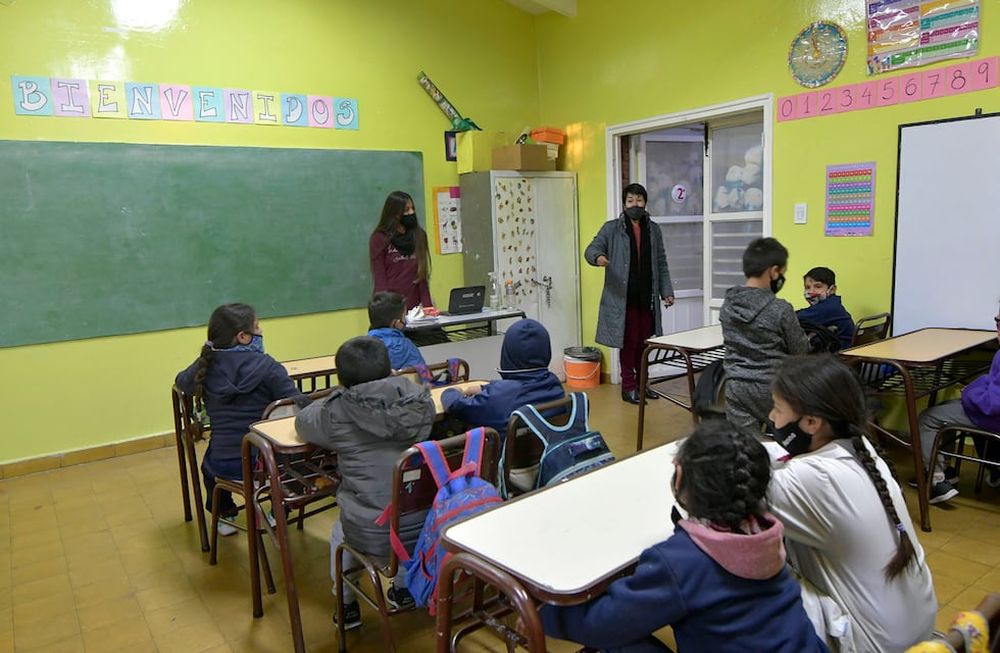 Retorno de clases presenciales A principios de agosto regresaron a las aulas de forma absoluta los primeros alumnos de salas de 4, 5 y de primero, segundo y tercer grado. En la foto alumnos del segundo  grado, con la seño Sabrina en la Escuela Carmen Ponce de Videla. Foto: Orlando Pelichotti / Los Andes