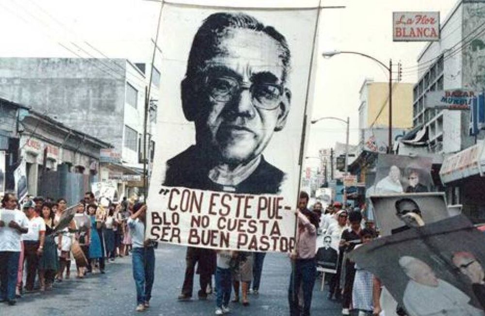 Francisco declarará santo al mítico arzobispo Romero
