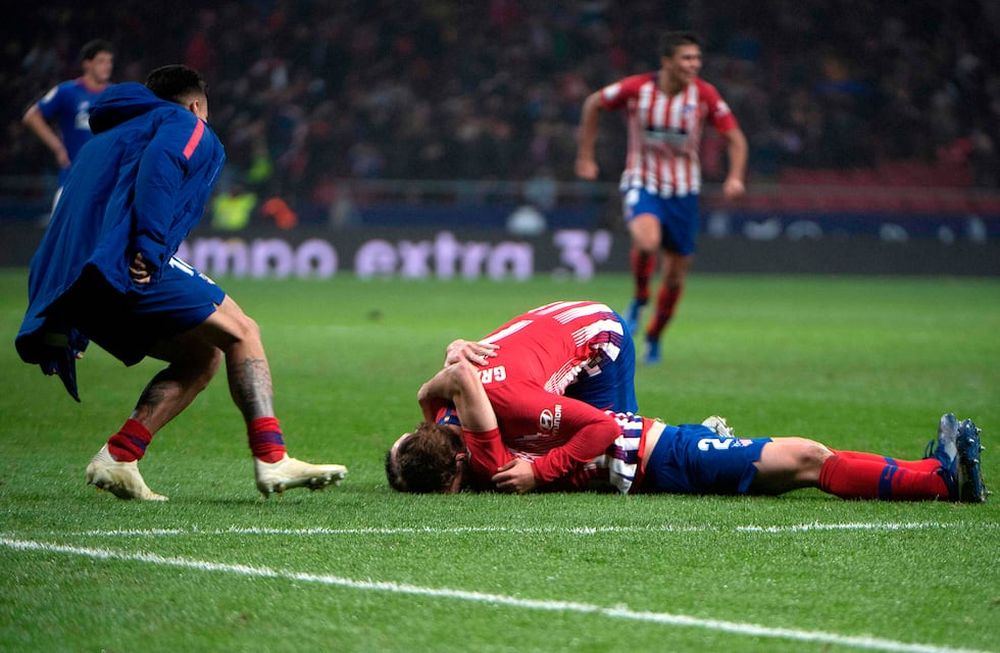 Diego Godín, en tiempo de descuento y desgarrado, le dio el triunfo al Atlético Madrid