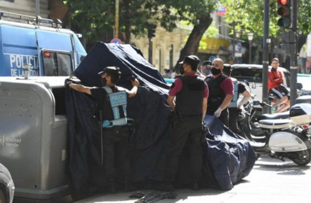 El cuerpo del bebé fue encontrado por un hombre que buscaba cartones y materiales para vender. Rápidamente dio aviso a la Policía. - Imagen ilustrativa
