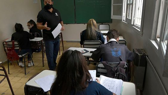 En junio se pagó la segunda parte de la ayuda escolar, e indumentaria para celadores. Foto: Orlando Pelichotti