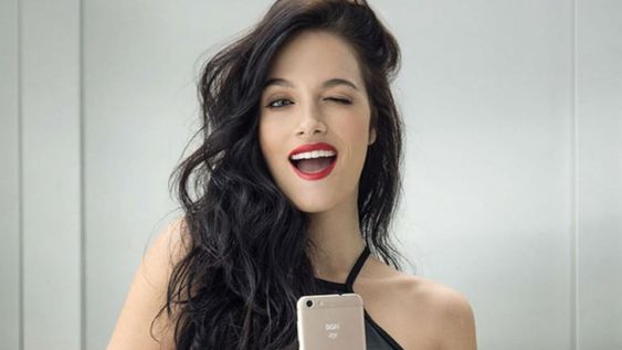 La foto de Oriana Sabatini que hizo delirar a todos porque sale con deshabillé de tul y body cavado de encaje