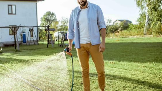 En jardines soleados de Córdoba, Santiago del Estero, Catamarca, La Rioja, San Juan, San Luis y Mendoza funciona muy bien la bermuda Tifway.