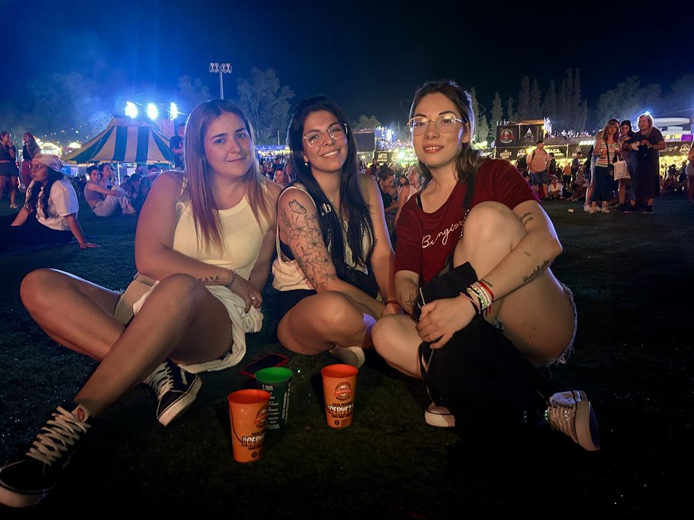 Julieta Sosa, Victoria Vega y Florencia López, listas para disfrutar de este gran cierre. 