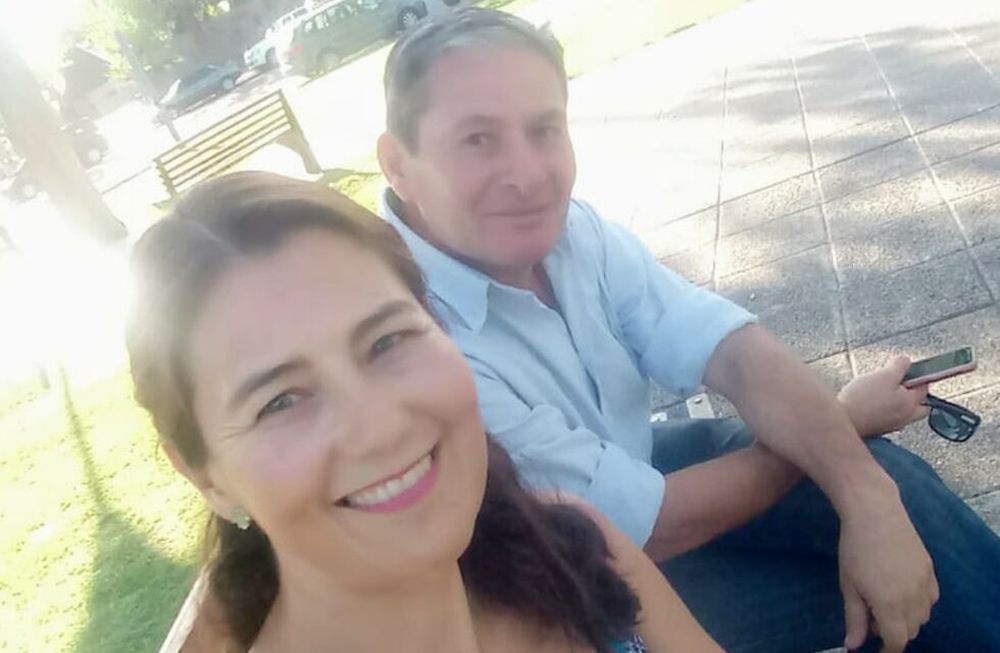 Profes solidarios: Paula Granados y Luis Aberto Manriquez, los dos profesores de Geografía que encabezan la campaña para ayudar a niños del barrio La Favorita y sus familias.