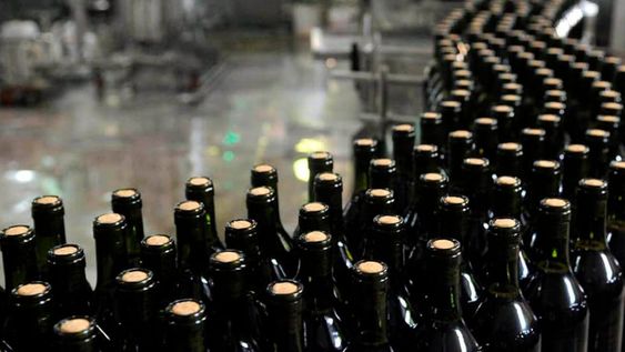Pese a la crisis de botellas, los envíos de vino embotellado están creciendo por encima de lo previsto en 2021.