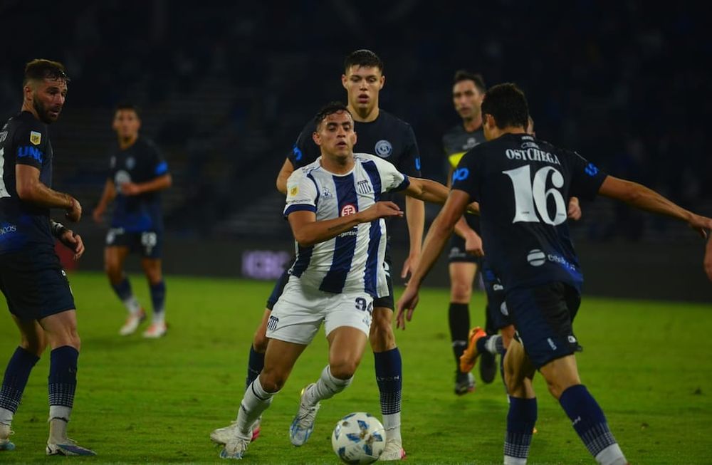 Talleres recibió a Independiente Rivadavia de Mendoza por la fecha 13 de la Zona A de la Copa de la Liga Profesional. El partido se jugó en el estadio Mario Alberto Kempes. (Nicolás Bravo / La Voz)