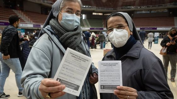 El carnet de vacunación es ahora el centro del debate por si será obligatorio presentarlo para algunas actividades. Foto: Ignacio Blanco / Los Andes