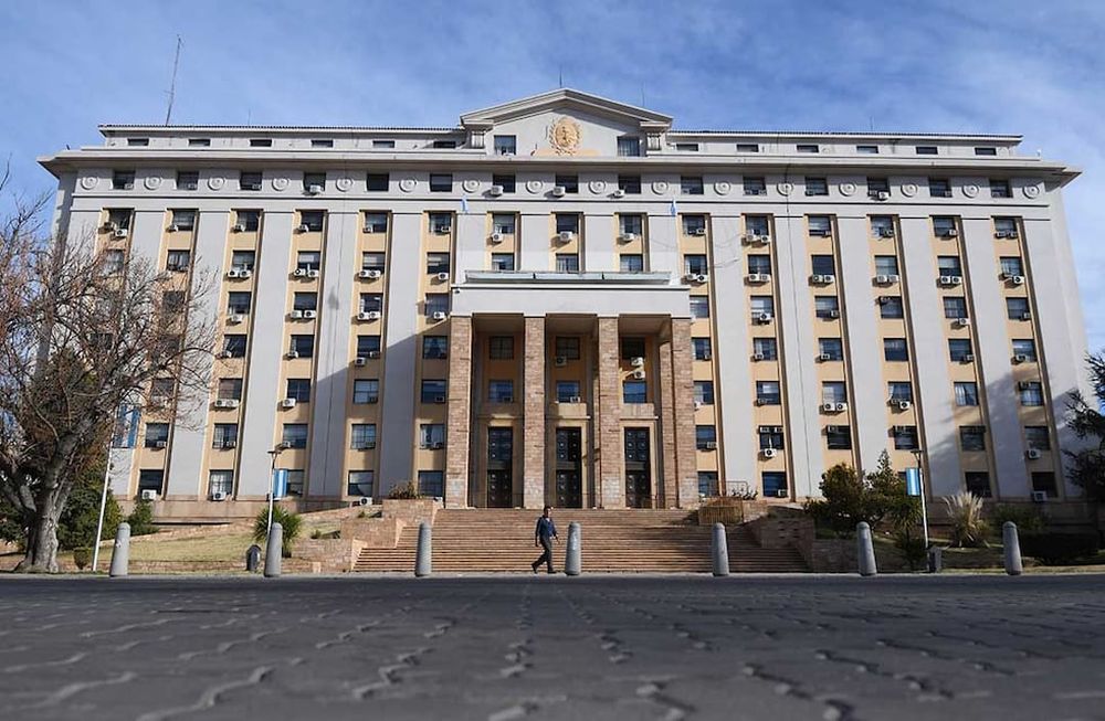 Frente del edificio de Casa de Gobierno de Mendoza