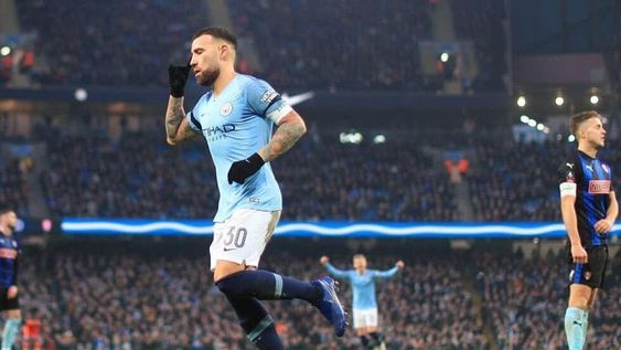 Nicolás Otamendi busca ser feliz y el Barcelona toma nota
