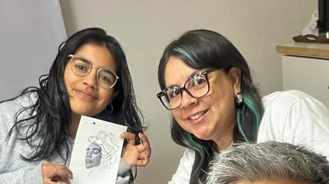 Los creadores de Mate durante el proceso creativo en la agencia IlustrePRO, en Tunuyán.