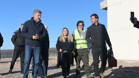ulpiano suarez visito suavipack, la unica fabrica del pais que funciona dentro de un complejo penitenciario