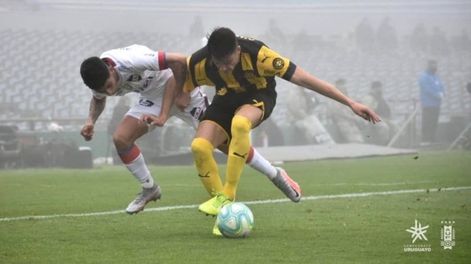 Los Andes | Nacional ganaba 1-0 con gol del argentino Bergessio y tenía un jugador de más, pero Peñarol se lo empató faltando diez minutos. El Bolso será el próximo rival de Racing en la Copa. / Gentileza.