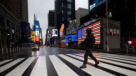 Los Centros para el Control y la Prevención de Enfermedades (CDC) indicaron que los vacunados contra el Covid-19 ya no deben usar mascarilla al aire libre (salvo en eventos masivos) - AP