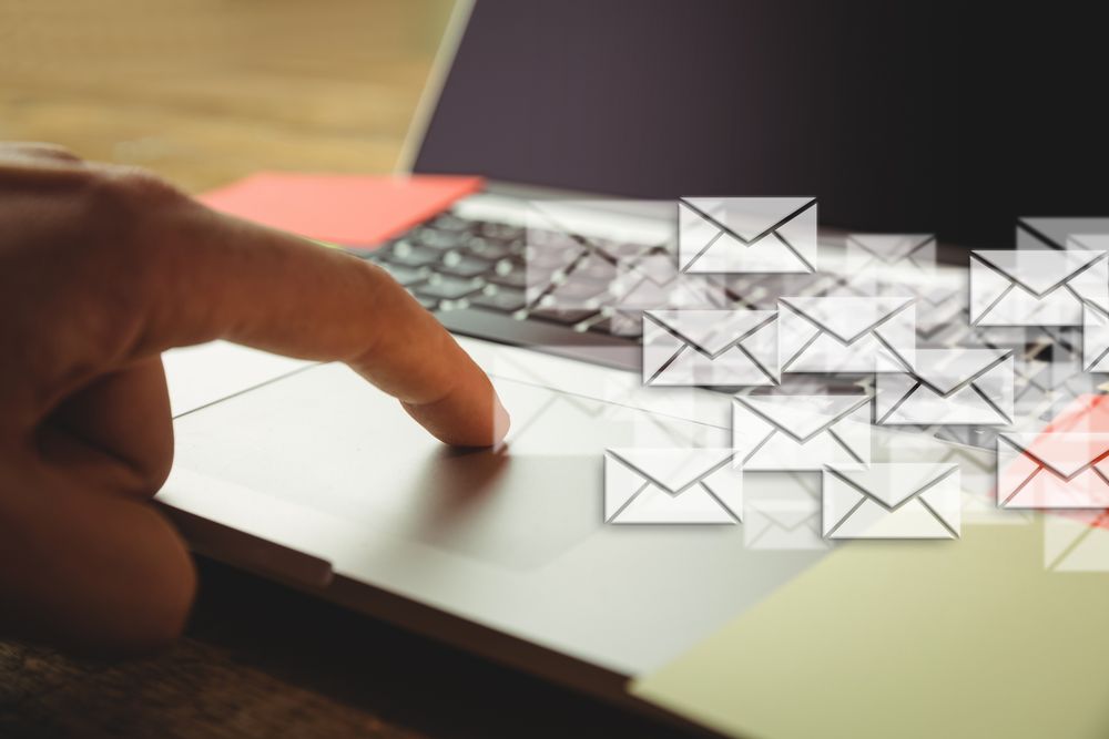Los ciberdelincuentes operan mediante la suplantación de identidad, los correos engañosos, entre otros.