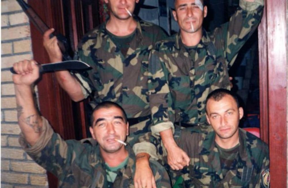 Minic -abajo y a la izquierda- fue responsable de asesinatos y violanciones. Sus víctimas fueron niños, mujeres, hombres y ancianos por igual.