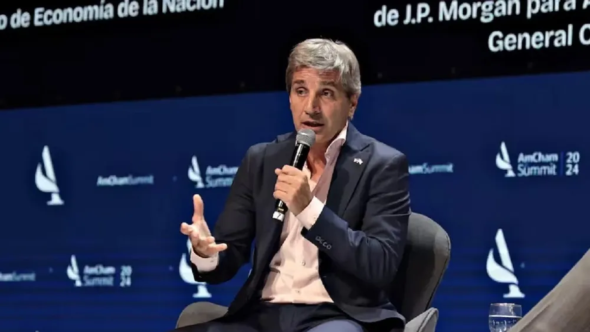 Luis Caputo en Coloquio IDEA: "Una moneda débil no es otra cosa que el reflejo de una economía débil"