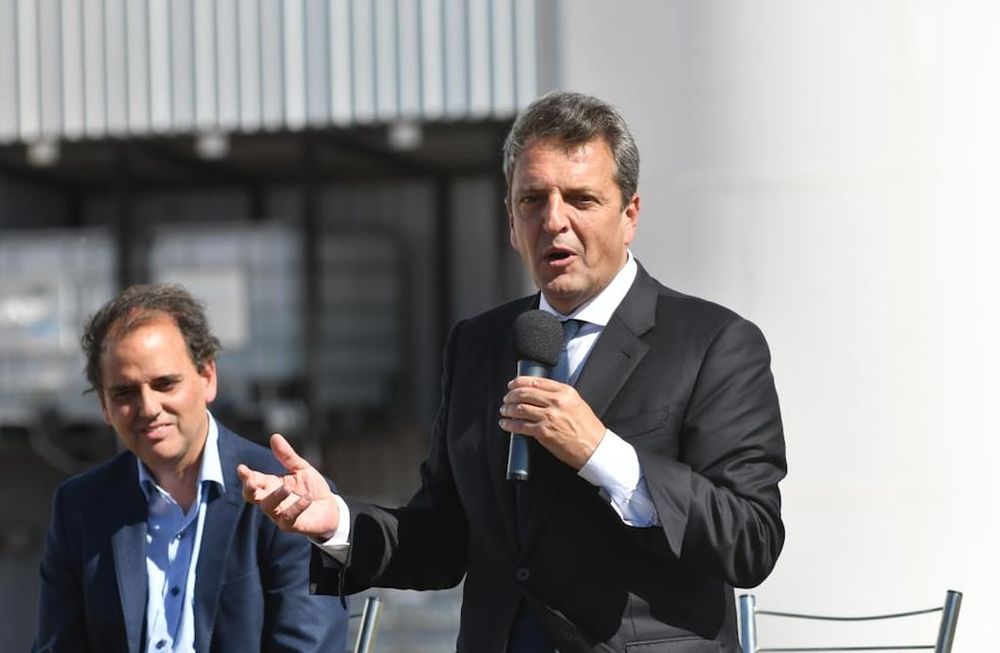 Sergio Massa en Río Cuarto, en el cierre del acto en el que varias municipalidades de la provincia se sumaron al sistema de la tarjeta Sube. (Tomás Fragueiro / La Voz)