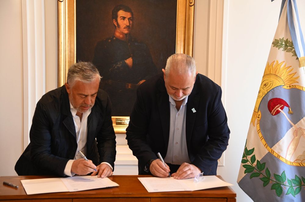 El gobernador Alfredo Cornejo y el intendente de San Carlos, Alejandro Morillas.&nbsp;