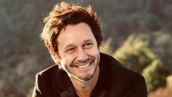 Conocé a la bella y talentosa sobrina de Benjamín Vicuña que causa estragos con el violoncello