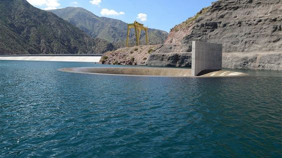 Desde hoy se hará la apertura al descargador de fondo, por lo que las compuertas de desagüe de la presa serán controladamente abiertas para limpiar sedimentos. Foto: Municipalidad de Luján de Cuyo