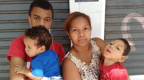 Los Andes | La colombiana que vive en Mendoza necesita ver a su madre para asistirla en Colombia, pero por problemas de papeles, perdió los pasajes que compró tras vender todo. Ahora apela a la solidaridad de los mendocinos.