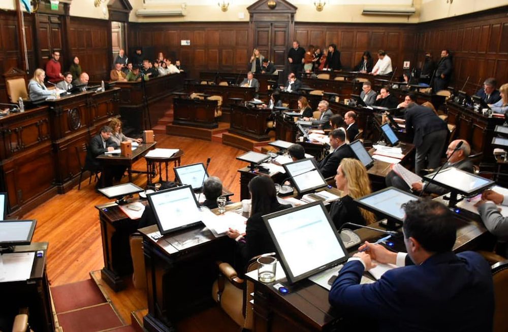 La Legislatura de Mendoza gasta poco en comparación a otros Poder Legislativos. Foto: X / @NEisenchlas
