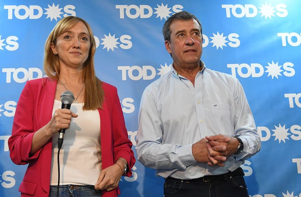 Elecciones legislativas 2021. Los candidatos del Frente de Todos anunciaron los resultados en el búnker ubicado en calle España de la ciudad de Mendoza.Anabel Fernández Sagasti candidata a senadora nacional y Adolfo Bermejo candidato a diputado nacional en el búnker peronista.