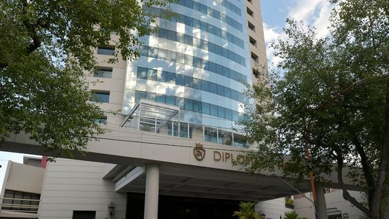 Alta gama. El hotel Diplomatic volverá a recibir pasajeros en febrero. Una forma de reducir las pérdidas por la inactividad. Foto: Orlando Pelichotti / Los Andes.