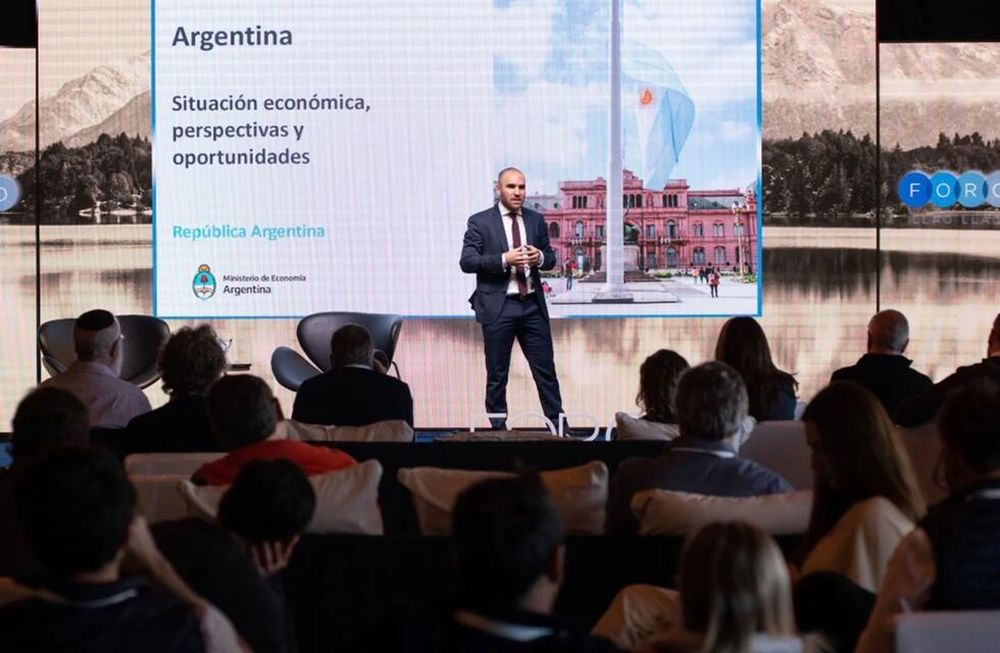 El ministro de Economía Martín Guzmán  habló ante empresarios del sur en el hotel Llao Llao.