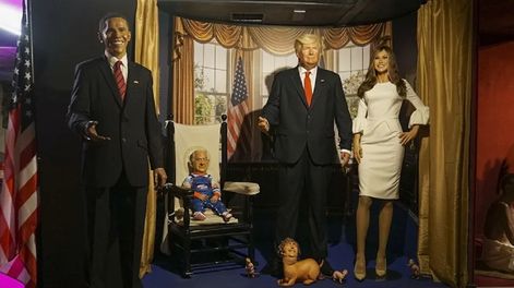 Milei como el perro faldero de Trump en el Museo de Cera de Madrid