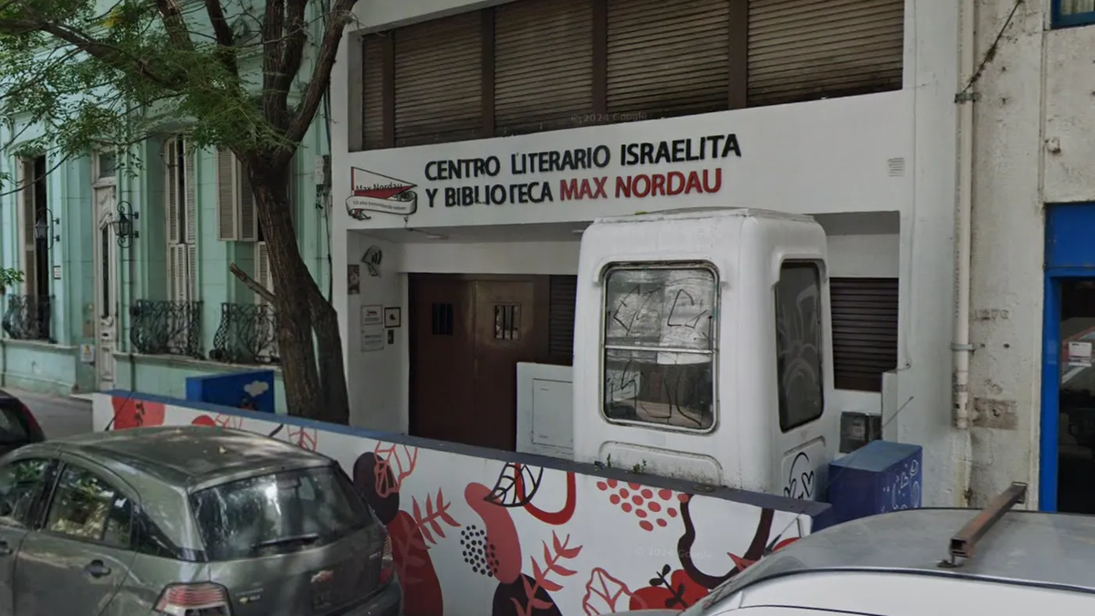 Atacaron el Centro Literario Israelita Max Nordau con una artefacto explosivo tipo molotov
