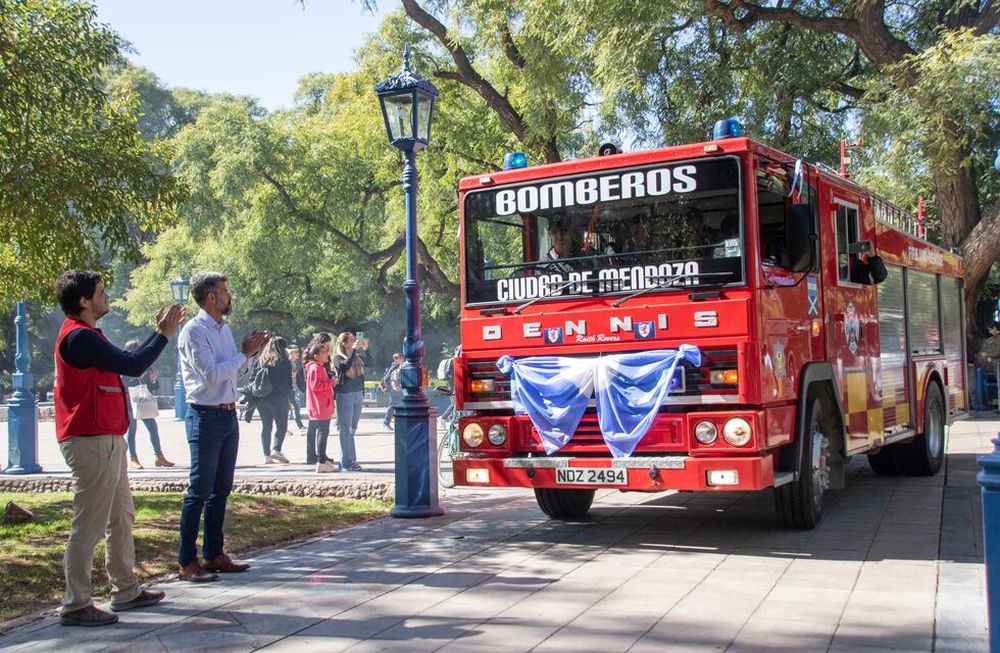 Se puso en funcionamiento el primer camión de bomberos de la Ciudad