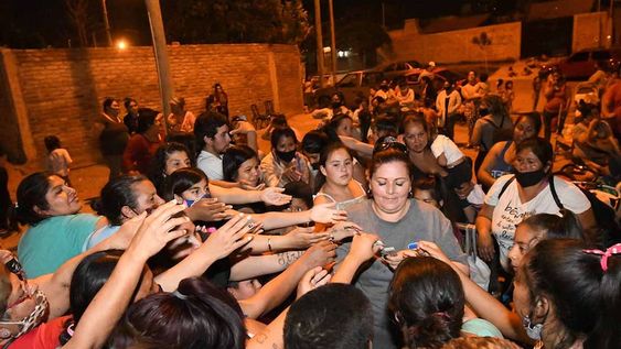 Gabriela Carmona, referente del comedor Horneritos, asiste a más de 1.500 familias y este viernes más de 1.200 personas celebraropn la Navidad en el lugar. Foto: José Gutierrez / Los Andes.