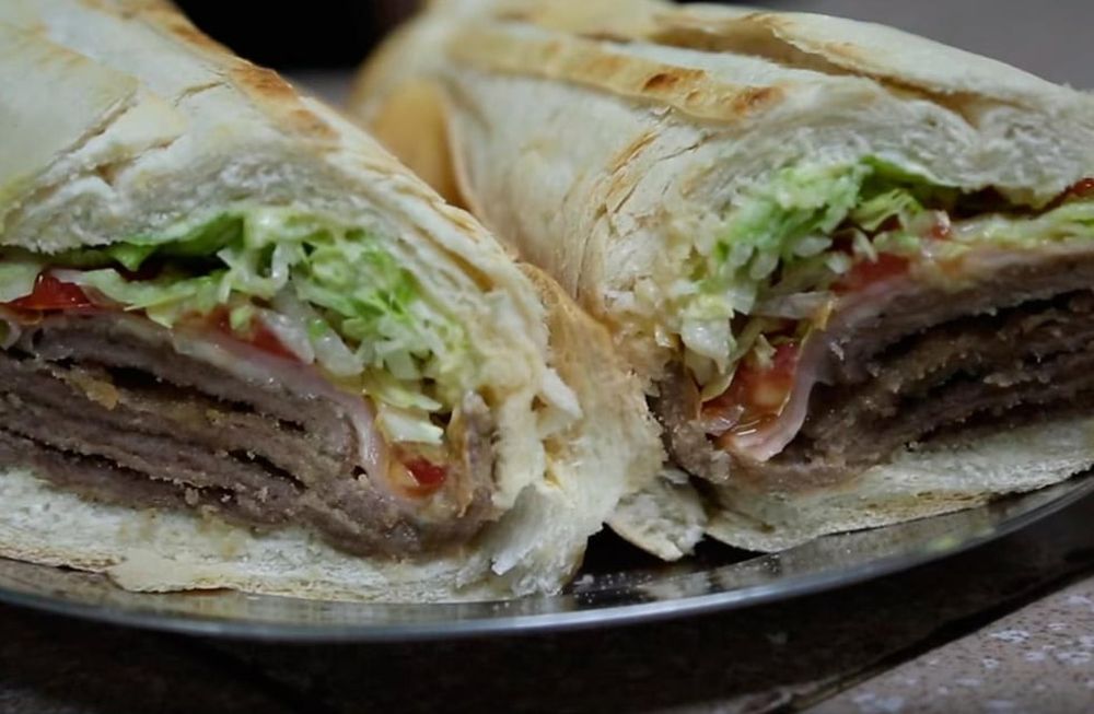 El sándwich de milanesa que se prepara en Tucumán enamoró a los turistas.